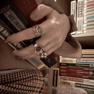 Логотип @mousebookss - Элджернон, книги и я 🐀🤎