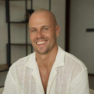 Логотип @moveonsports - Юрий Авраменко Li`Raw