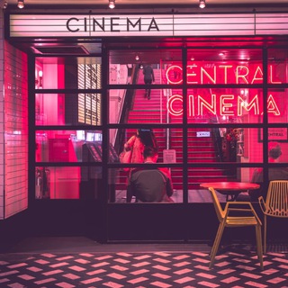 Логотип @moviemaniasyndrome - MovieМания