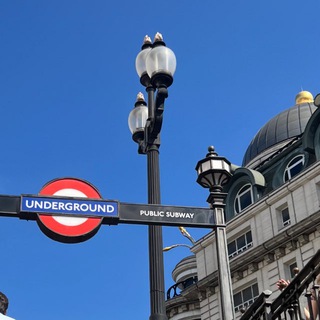 Логотип @movingtolndn - Moving to London