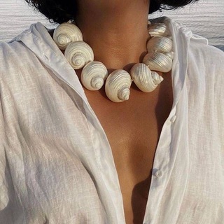 Логотип @moyenutro - журнал Девы ♍️