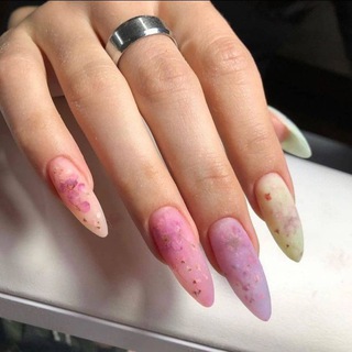 Логотип @moyyy_manikurchik - Маникюрный чат 🥑