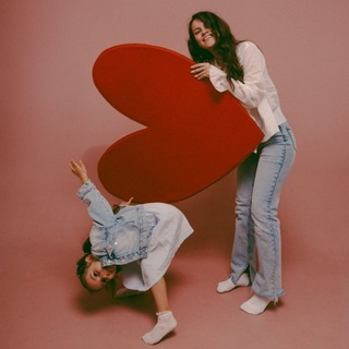 Логотип @mozhnoyastoboii - можно я с тобой?