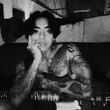 Логотип @mr01ku - вишнёвые сигареты.