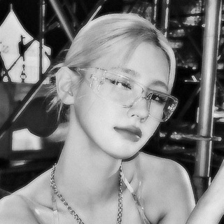 Логотип @mreoool - милая наоми