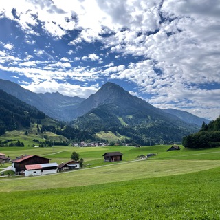 Логотип @muenchenleben - Оптимистичный баварец