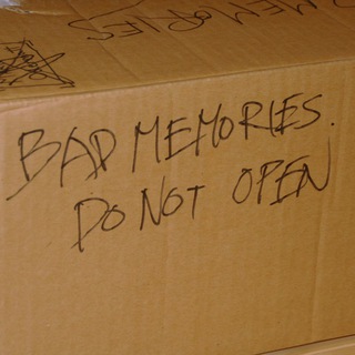 Логотип @murdlife - two places at once