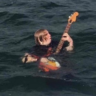 Логотип @mushitp - музыкальный щитпостинг