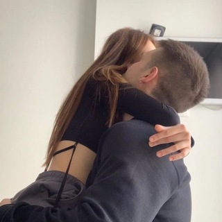 Логотип @musiceachhour - музыка для вас 🫵🏽😭