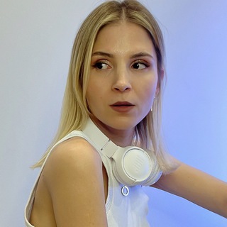 Логотип @musictalkpodcast - Шоу-бизнес по любви / Виктория