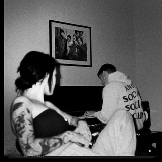 Логотип @musicvekaaa - ℳ𝓎 ℒ𝒾𝒻ℯ