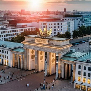 Логотип @myBerlin_online - Теперь я живу в Берлине 💛💙