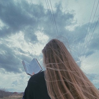 Логотип @mybookheart - обсуждаем книги и жизнь :)