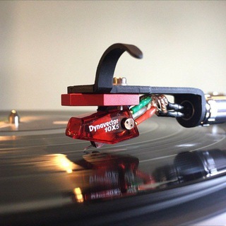 Логотип @myvinyl - 🅥🅘🅝🅨🅛 🇮🇹