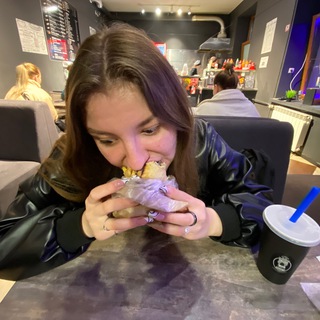 Логотип @myyr_nastya - настя мур вещает