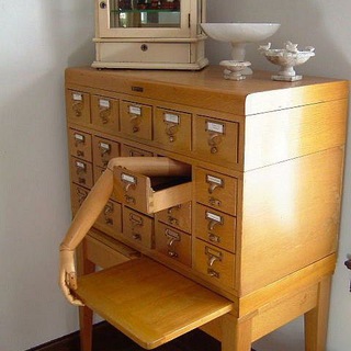 Логотип @naftalink - Нафталиновый шкаф