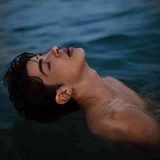 Логотип @nahuy_otsyada_poshol - и д и н a x y й м p a з ь