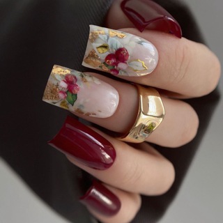 Логотип @nailslikes - Пленки и слайдеры для ногтей