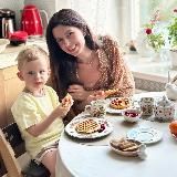 Логотип @nakormi_menya - Просто