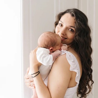 Логотип @nakormitemom - Накормите маму