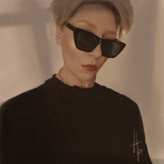 Логотип @nakrasotusmotri - и art и flow