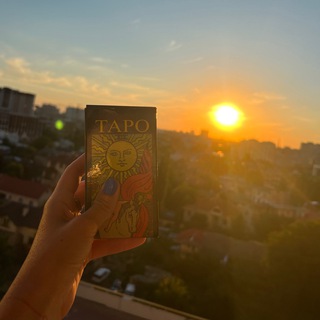 Логотип @nastiataro - Таро / матриця долі