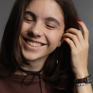 Логотип @nastya_na_ph - День в моменте