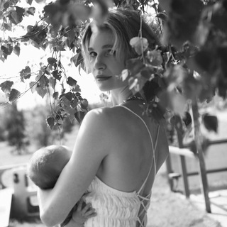 Логотип @nataliatokar_russian - Женщина, которая меняется.