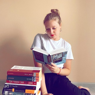 Логотип @nataliyabook - Книжный аналитик