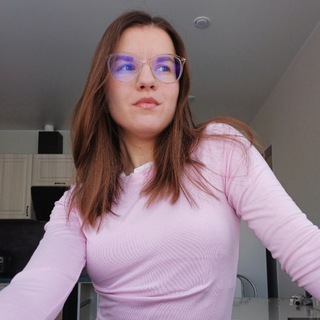 Логотип @natashareadswhat - попкультурим с Наташей