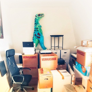 Логотип @natatoamster - Nata&co moving to Amster