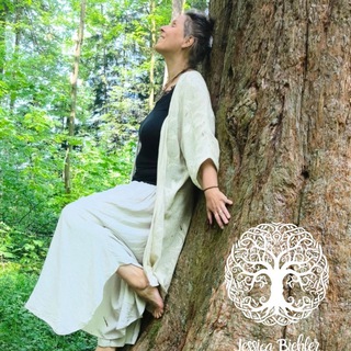 Логотип @natuerlichsein - Natürlich SEIN - Jessica Biehler - Schamanismus, Pflanzenschamanismus, FrauenUrKraft, Kräuter, Seminare, Ritualarbeit, Tierkommu