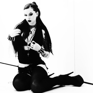 Логотип @natybr - Naty B 🕷