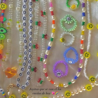 Логотип @ne_vlyubiss - Чокеры, браслеты, кольца из бисера 🫶🏻💗