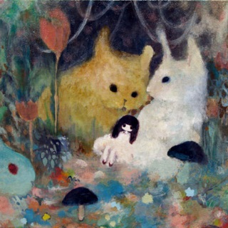 Логотип @ne_zametili - на столе коробка конфет