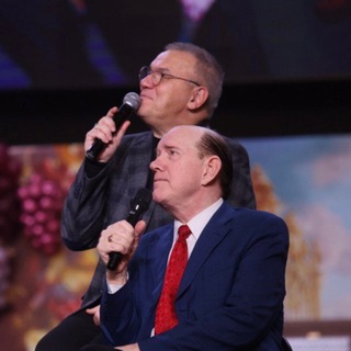 Логотип @nearthebishop - Максимус