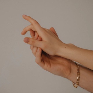 Логотип @nelubav - (Не)идеальные отношения