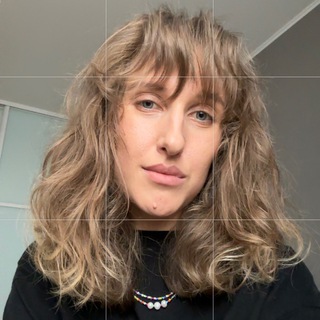 Логотип @nenevogue - не Vogue