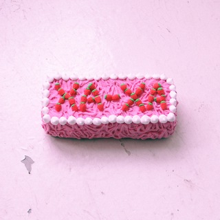 Логотип @nerybka - нерыбка мультидисциплинарная🪞