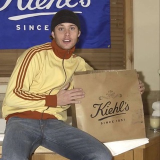 Логотип @nesytylsa - сутулая собака