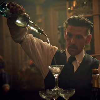 Логотип @netflixhangover - Сериальный запой