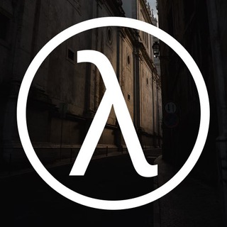 Логотип @neverendingdelirium - светлый логос в темном переулке