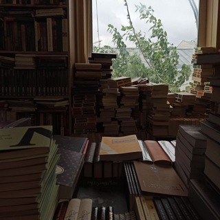 Логотип @nevinosknobs - обсуждение // невыносимая книжность бытия