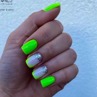 Логотип @next_manik - Твой новый маникюр 💚