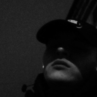 Логотип @neyromymusic - Песни из нейросетей, да и просто что-то послушать вечерком🎧