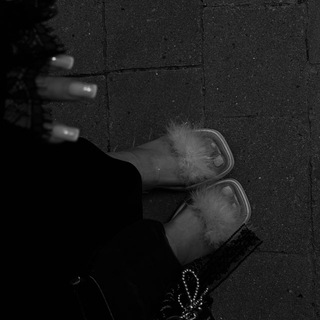 Логотип @nezrozumiesh - нотатки