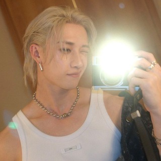 Логотип @niastays - вою на луну