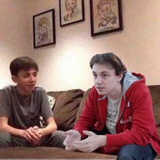 Логотип @nicktells - nick tells