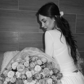 Логотип @nikathebests - V Nika