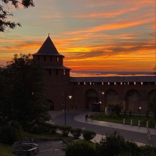 Логотип @nnlubit - В Нижнем любят..